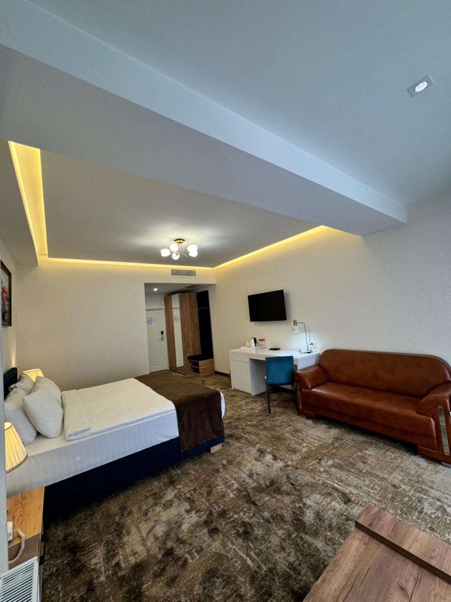 טשקנט Garnet Mir Hotel מראה חיצוני תמונה